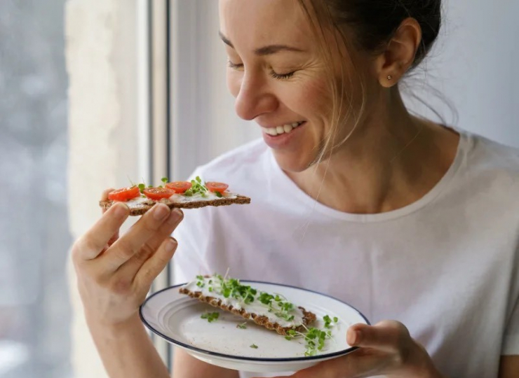 Ăn những thực phẩm giúp giảm viêm và làm chậm quá trình lão hóa. Ảnh: Shutterstock.