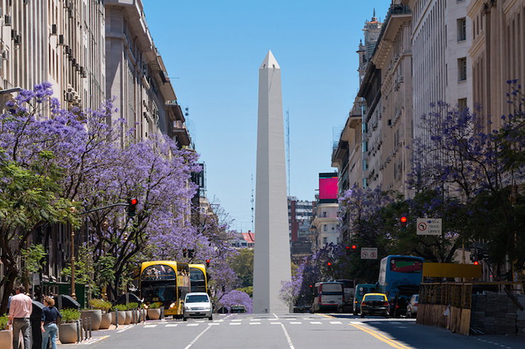 Buenos Aires, Argentina: Với 17 triệu cư dân, Buenos Aires có dân số lớn thứ tư ở châu Mỹ. Nằm ngay trên bờ biển Argentina, thành phố có kiến trúc và đời sống văn hóa phong phú, Buenos Aires cũng là thành phố được ghé thăm nhiều nhất ở Nam Mỹ.
