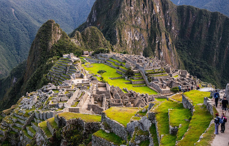 Machu Picchu, Peru: Machu Picchu là một đại diện tiêu biểu&nbsp;của nền văn minh Inca. Ẩn mình trong dãy núi Andes của Peru, Machu Picchu từng là cung điện cho hoàng đế, pháo đài và là nơi tổ chức các nghi lễ tôn giáo, nơi người ta hiến tế con người để xoa dịu các vị thần.
