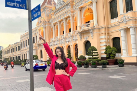Biên tập viên VTV Cab gây sốt khi thi hoa hậu: Tự tin mặc bra trên phố Nguyễn Huệ là ai?