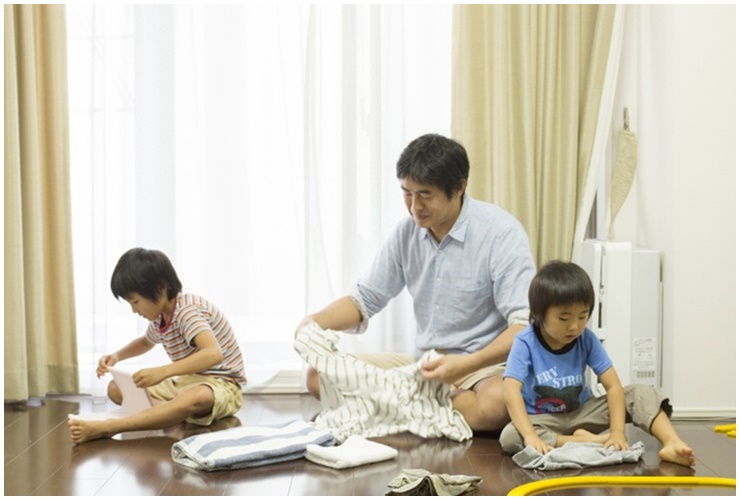 Đàn ông Nhật Bản được khuyến khích dành thời gian cho gia đình nhiều hơn.