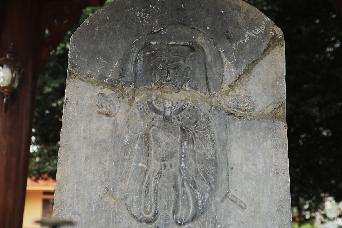 Bí mật về tấm bia khắc nổi hình vua được công nhận là bảo vật quốc gia - 6