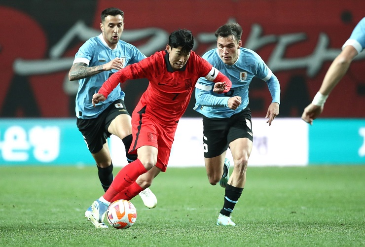 Son Heung Min chơi nỗ lực nhưng không có nhiều đất diễn trước Uruguay