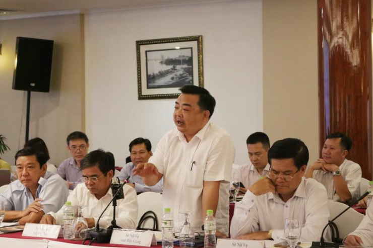Ông Nguyễn Minh Trí, Giám đốc Sở Nội vụ tỉnh Hậu Giang nêu ý kiến tạo hội thảo. Ảnh: THANH TUYỀN
