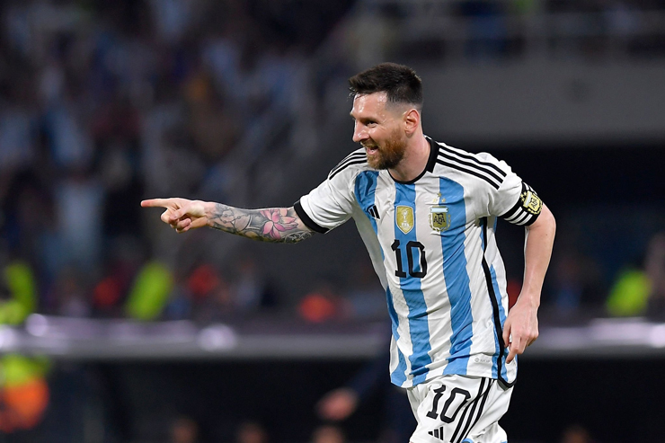 Messi lập hat-trick cho ĐT Argentina