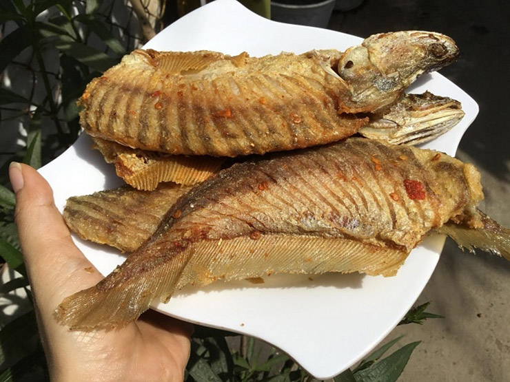 Trên thị trường, khô cá thát lát hay chả cá thát lát, cá thát lát tẩm gia vị của các thương hiệu được bán lên tới 330.000 đồng/kg. Sản phẩm này còn bán ra cả nước ngoài
