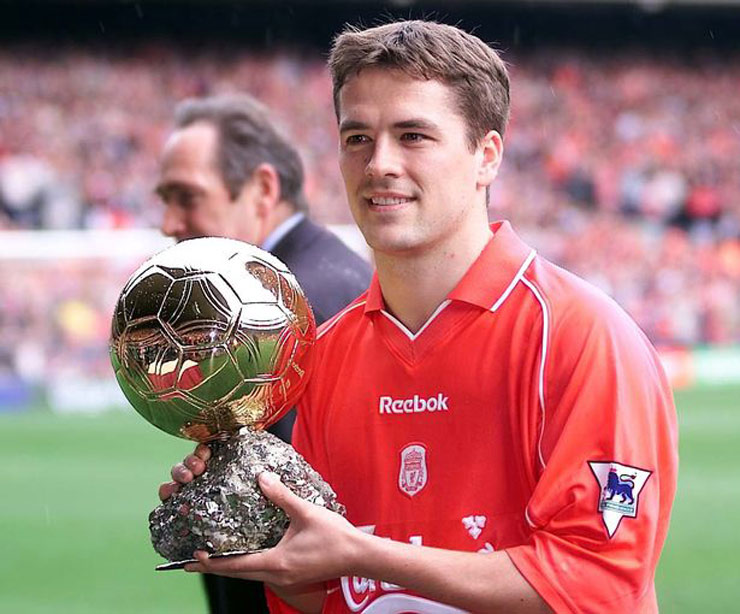 Từng giành "Quả bóng vàng" năm 2001 nhưng Michael Owen mãi vẫn chỉ là "thần đồng" bóng đá Anh vì chấn thương cản bước anh phát triển sự nghiệp