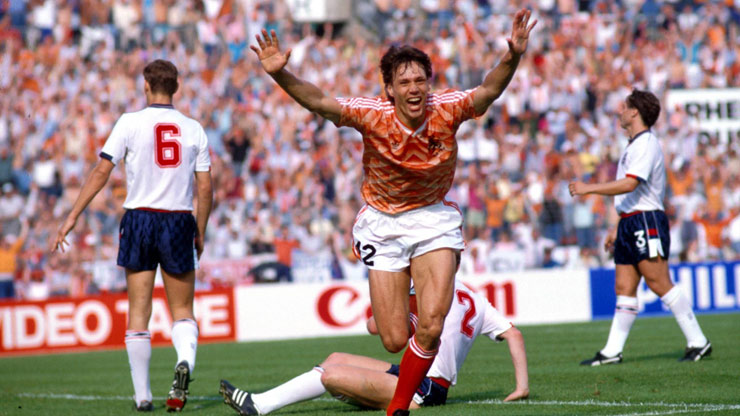 Van Basten là nhân tố chủ lực giúp Hà Lan vô địch EURO 1988