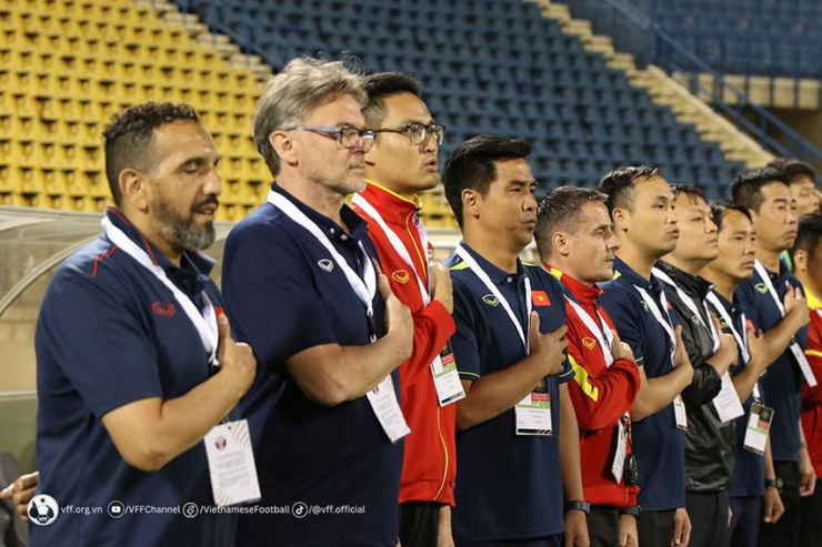 Trọng trách đè trên vai HLV Troussier và ban huấn luyện khi còn chưa đầy một tháng là tới SEA Games 32. Ảnh: VFF