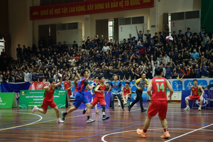 Giải bóng rổ học sinh Hà Nội có nhiều trận đấu hấp dẫn