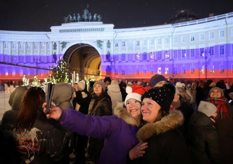 Lễ đón năm mới 2024 tại TP Saint Petersburg (Nga). Ảnh: REUTERS