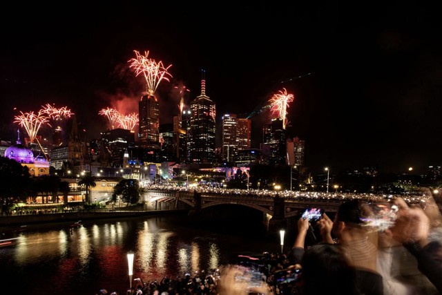 Màn trình diễn pháo hoa ở Melbourne - Úc. Ảnh: Reuters