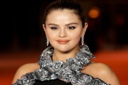 Làm thế nào để có được bộ móng có độ bóng cao tối giản như Selena Gomez