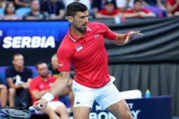 Djokovic thắng dễ sao Trung Quốc ở United Cup, khởi đầu mùa giải như mơ