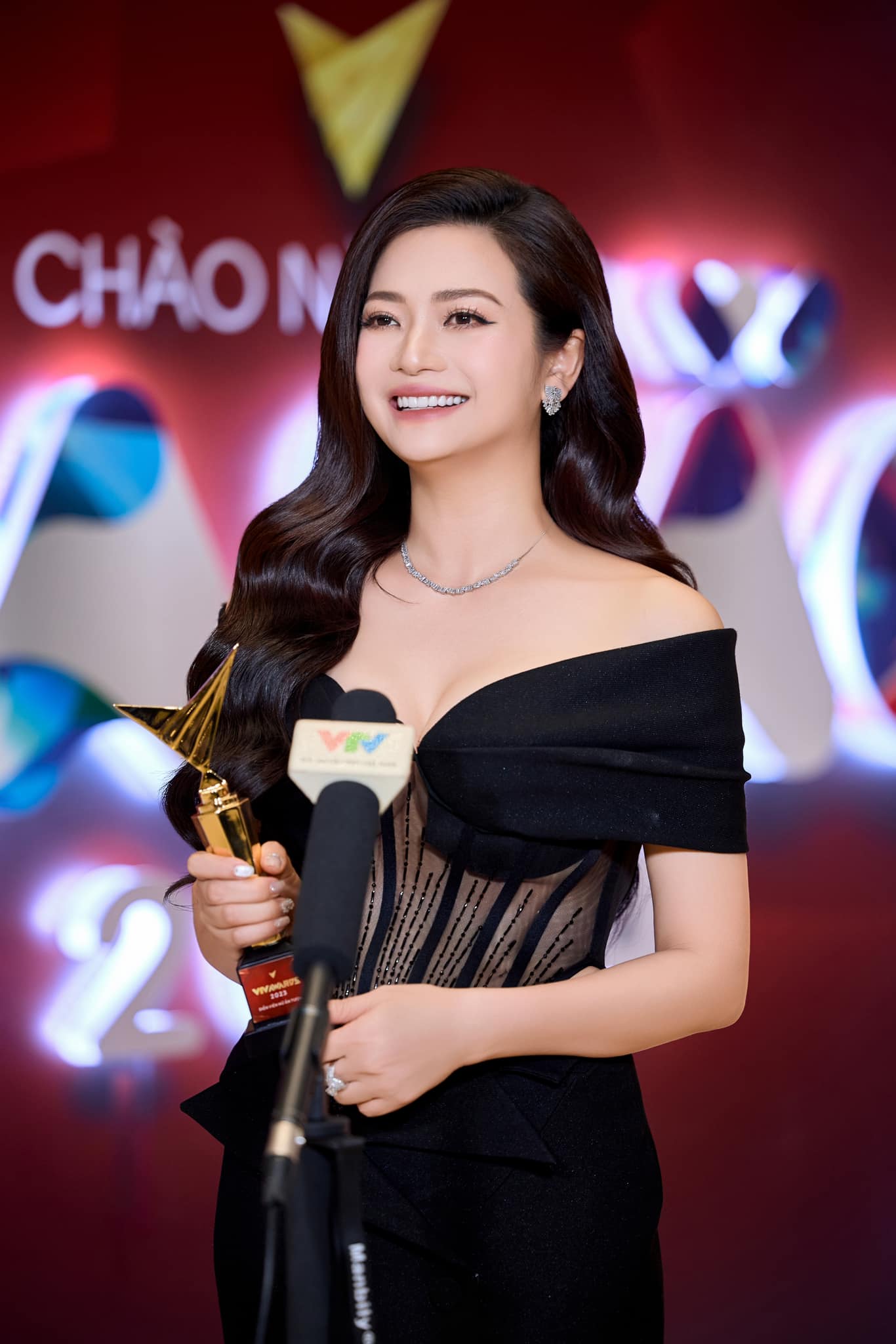 Kiều Anh thắng giải Nữ diễn viên ấn tượng&nbsp;VTV Awards 2023 với vai Phương trong "Gia đình mình vui bất thình lình".