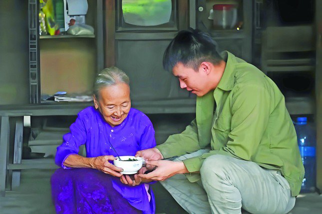 Ước muốn bữa cơm có thêm người cùng ăn của những cụ già được chàng trai xứ Quảng biến thành hiện thực