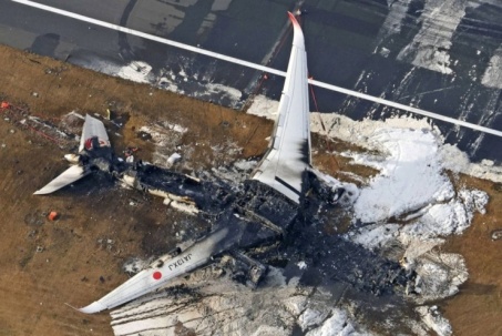 Nguyên nhân khó tin khiến máy bay chở 379 người bốc cháy?