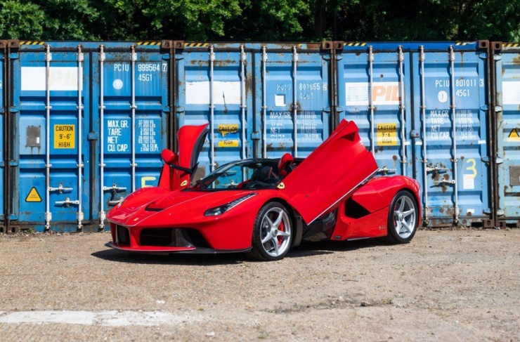 Cửa cánh bướm của nó được chuyển cho chiếc LaFerrari kế nhiệm. Ảnh: LaFerrari.