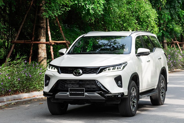 Toyota Việt Nam ra mắt phiên bản nâng cấp cho dòng xe Fortuner - 1