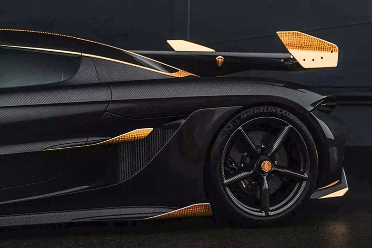 Siêu phẩm Koenigsegg Jesko Attack phủ vàng 24k lộ điện - 3