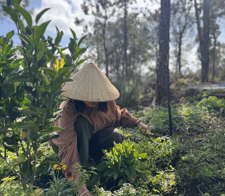 Một mình khởi nghiệp ở một nơi không người thân, không bạn bè với số tiền ít ỏi, chị Tuyết phải tự tay làm từ những việc nhỏ nhất.