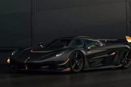 Siêu phẩm Koenigsegg Jesko Attack phủ vàng 24k lộ điện