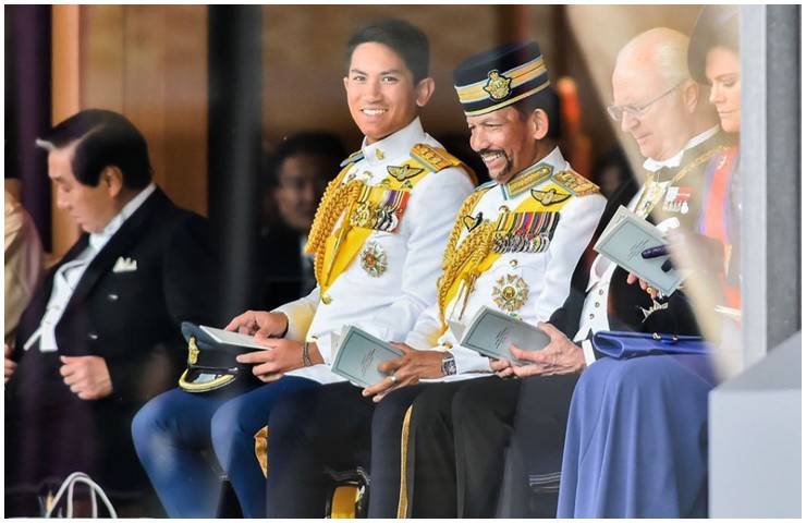 Hoàng tử Abdul Mateen của Brunei cũng là thần tượng của hàng triệu cô gái châu Á.&nbsp;
