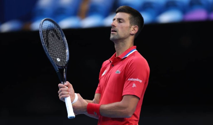 Djokovic gặp chấn thương cổ tay nhưng sẽ bình phục để dự Australian Open 2024