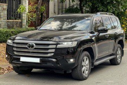 Toyota Land Cruiser chạy lướt bán giá chênh hơn xe mới 300 triệu đồng