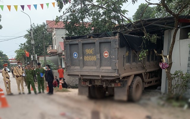 Hi&#7879;n tr&#432;&#7901;ng v&#7909; tai n&#7841;n