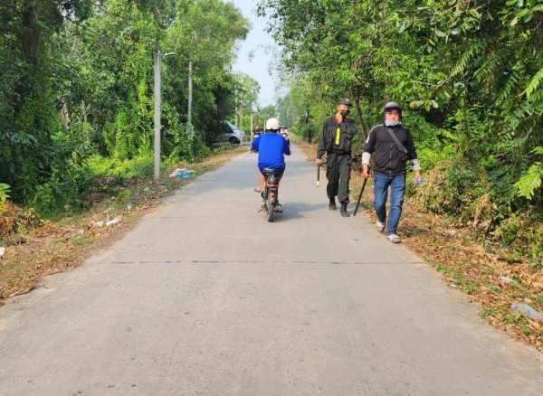 Vòng ngoài, Công an địa phương tổ chức chốt chặn và tuần tra để không bỏ sót lọt đối tượng.