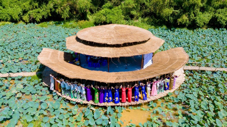 Huyện Phong Điền đã và đang triển khai quy hoạch, kêu gọi đầu tư về phát triển du lịch, dịch vụ; quy hoạch, mở rộng Khu du lịch nước khoáng nóng Thanh Tân thành khu du lịch Quốc gia; phối hợp kêu gọi đầu tư Trung tâm thương mại An Lỗ, đầu tư phát huy giá trị làng cổ Phước Tích... Ảnh: T.L