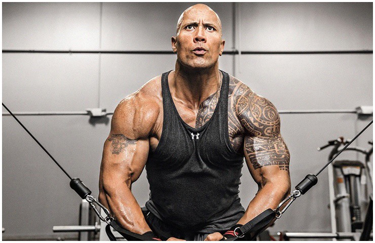 The Rock từ trước đến nay đại diện cho sự mạnh mẽ với cơ bắp vạm vỡ. Và trên thực tế cũng có nhiều sao nam có body như vậy. 
