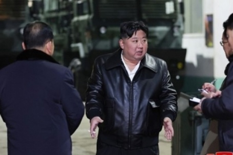 Nhà lãnh đạo Triều Tiên thăm cơ sở sản xuất vũ khí và đưa ra cảnh báo