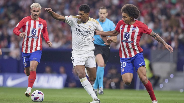 Real Madrid (áo trắng) được đánh giá nhỉnh hơn Atletico