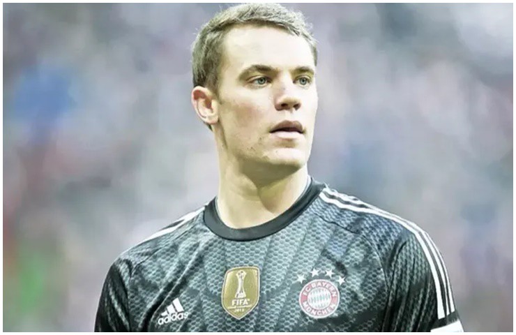 Thủ môn người Đức Manuel Neuer nổi tiếng là người điển trai, có nhiều fan nữ. 
