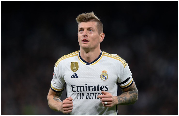 Toni Kroos là cầu thủ 34 tuổi người Đức, có gương mặt góc cạnh, nam tính.&nbsp;
