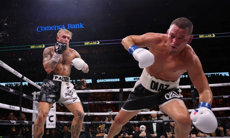 Jake Paul (trái) đánh bại Nate Diaz theo luật boxing