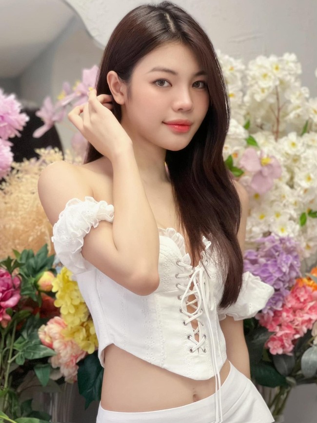 Cô có cơ hội sải bước trên những sân khấu lớn, trong các show thời trang của những nhà thiết kế nổi tiếng.&nbsp;
