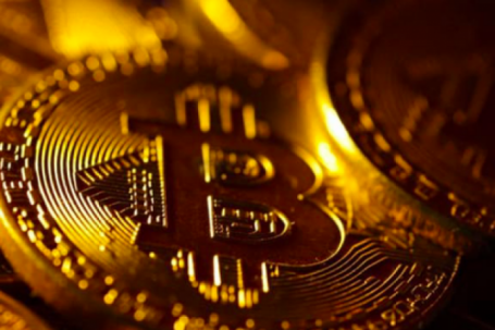 Giới đầu tư nhảy vào các ETF bitcoin sau quyết định bước ngoặt
