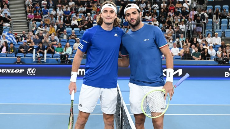 4. Stefanos Tsitsipas (trái) đấu Matteo Berrettini (phải): Muốn bảo vệ danh hiệu á quân Australian Open 2023, Tsitsipas cần vượt qua cựu số 7 thế giới Berrettini tại vòng 1. Tay vợt người Ý gần như bỏ lỡ mùa giải 2023 vì chấn thương, anh đang quyết tâm tập luyện, lấy lại phong độ, vị thế từng có. Australian Open 2024 là "bàn đạp" tốt để tay vợt 27 tuổi trở lại, nhưng anh cần vượt qua hạt giống số 7 Tsitsipas.