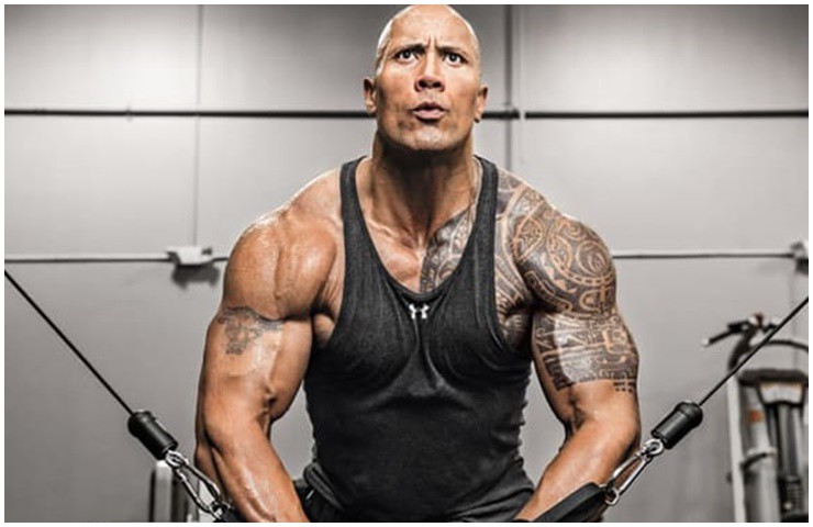 Dwayne &#34;The Rock&#34; Johnson hiện là biểu tượng cơ bắp ở Hollywood.
