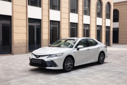 Giá xe Toyota Camry niêm yết và lăn bánh tháng 1/2024