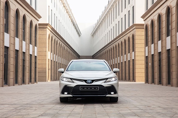 Giá xe Toyota Camry niêm yết và lăn bánh tháng 1/2024 - 4