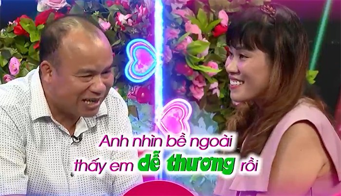 Mẹ đơn thân “táo bạo” hôn bạn trai lần đầu gặp gỡ - 4