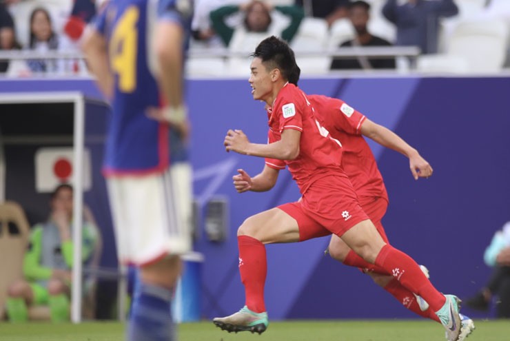 Việt Nam so tài Nhật Bản ở Asian Cup: Đôi công hấp dẫn, vỡ òa 2 khoảnh khắc - 13