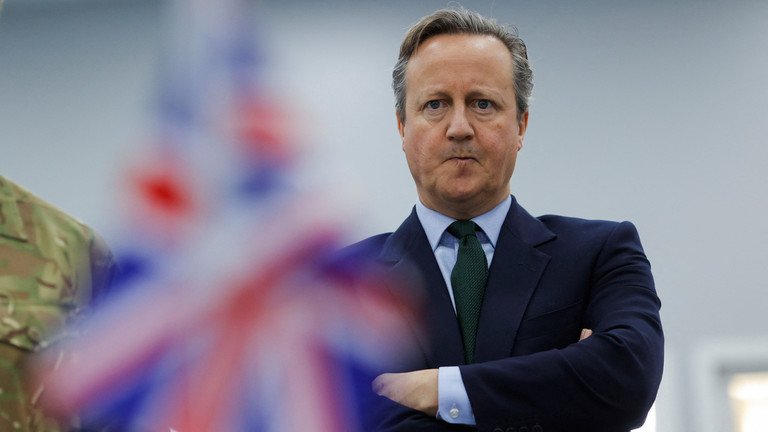 Ngoại trưởng Anh David Cameron.