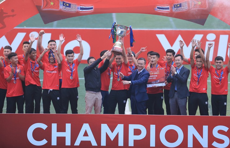 Hiếu Hoa vô địch thuyết phục tại giải bóng đá 7 người quốc tế 2024. Ảnh VietFootball