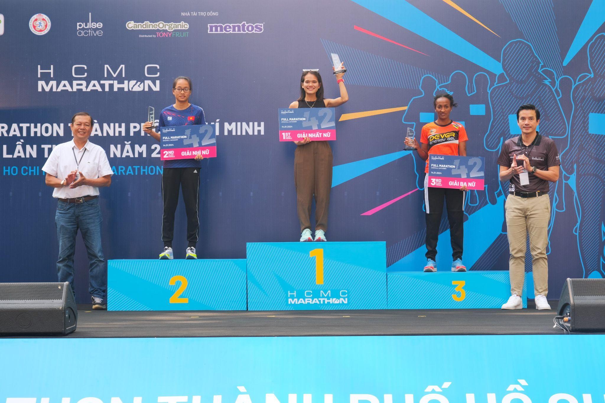 Top 3 nữ chung cuộc cự ly full marathon 42km