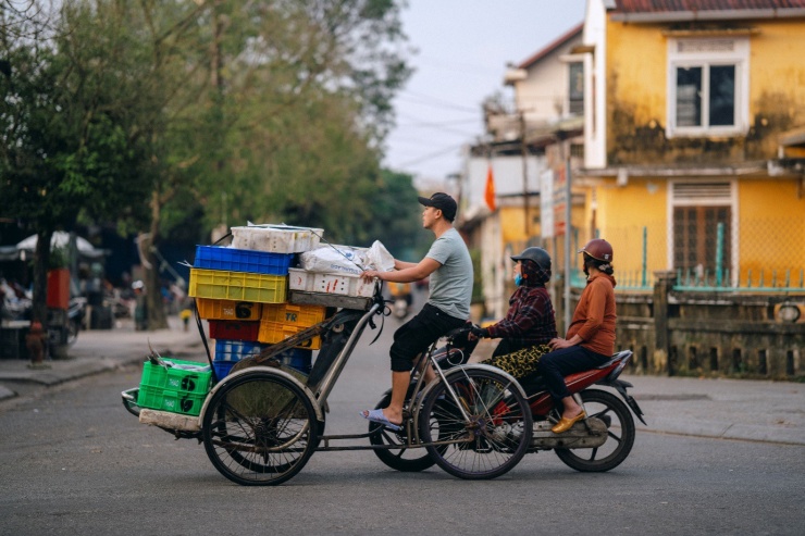 Vận chuyển hàng hóa.